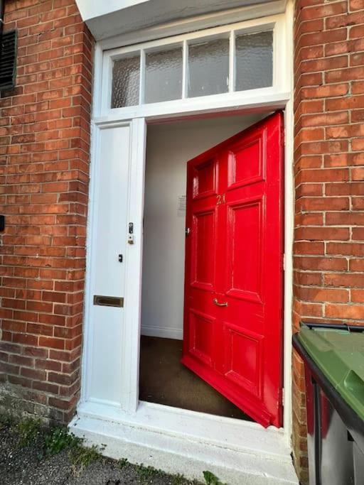 Bright, First Floor, One Bedroom Flat In Wimborne ウィンボーン・ミンスター エクステリア 写真